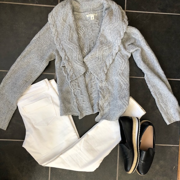 White denim leggings with gold zipper detail - Picture 4 of 5